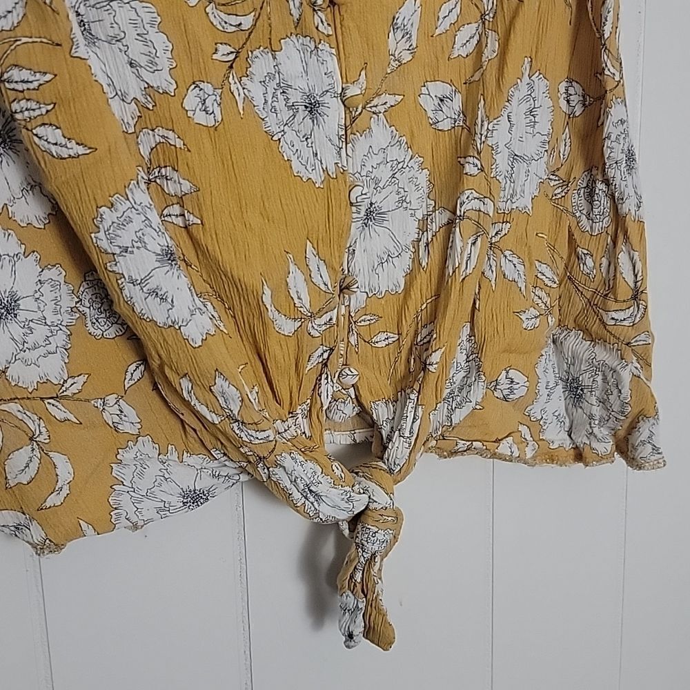 Yellow floral top   - Picture 2 of 6